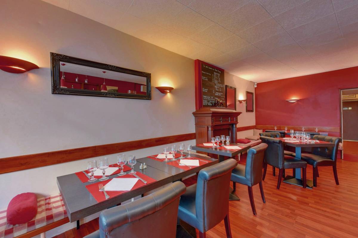 The brasserie of Le Cheval Rouge in Rambouillet